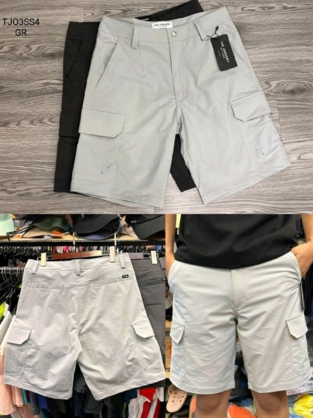 Ảnh ghép quần short túi hộp màu xám: trải phẳng trên sàn gỗ, mặt sau treo móc và người mặc nhìn chính diện