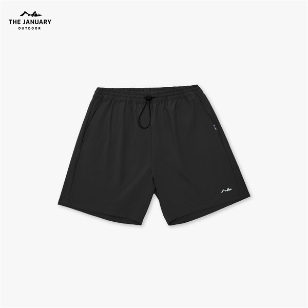 Quần short đen trải phẳng mặt trước, cạp chun dây rút, túi khoá kéo bên hông, logo nhỏ in ở ống, nền trắng